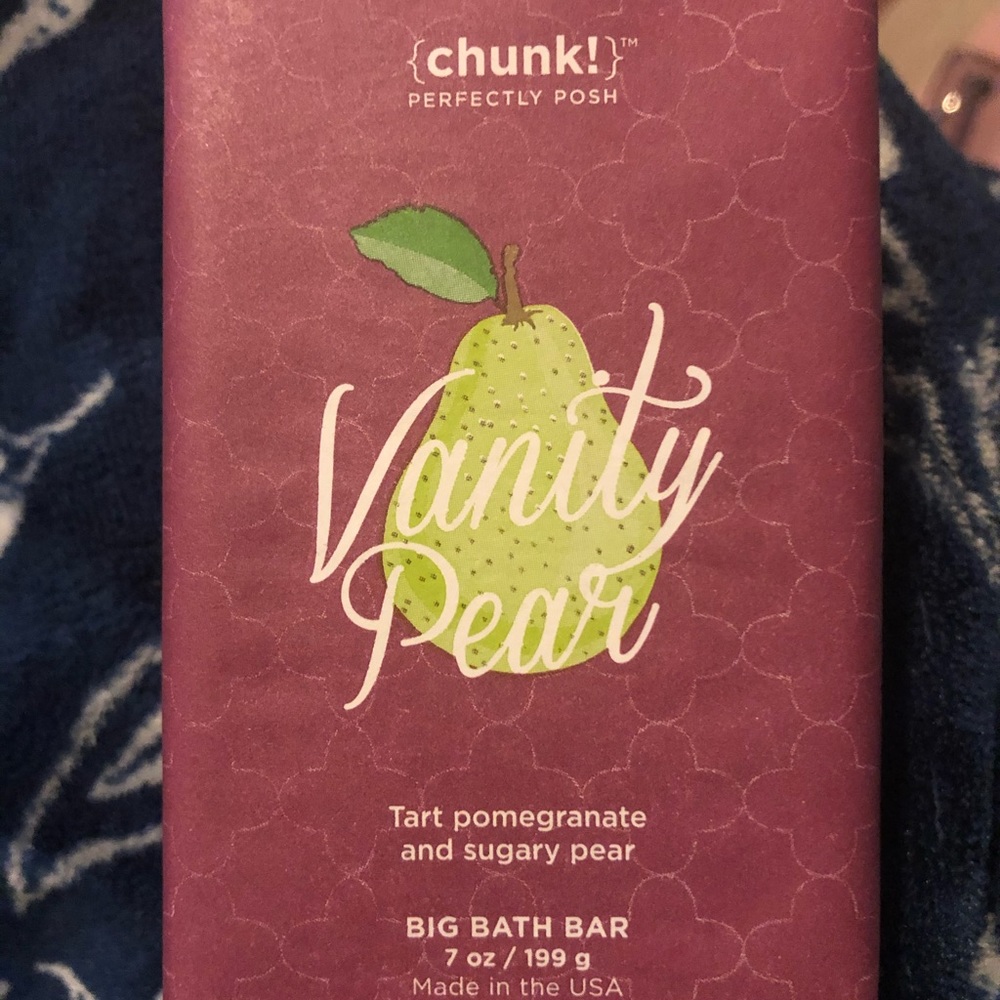Perfectly posh vanity pear chunk